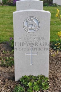 MONT HUON MILITARY CEMETERY, LE TREPORT - WATERER, W J E