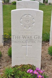 MONT HUON MILITARY CEMETERY, LE TREPORT - WATSON, D E