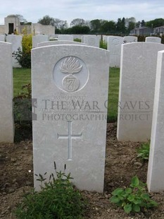 MONT HUON MILITARY CEMETERY, LE TREPORT - WATTS, F J