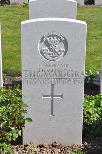 MONT HUON MILITARY CEMETERY, LE TREPORT - WEEKES, HAROLD