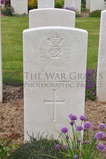 MONT HUON MILITARY CEMETERY, LE TREPORT - WEST, H