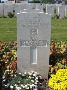 MONT HUON MILITARY CEMETERY, LE TREPORT - WHITE, ALBERT WILLIAM