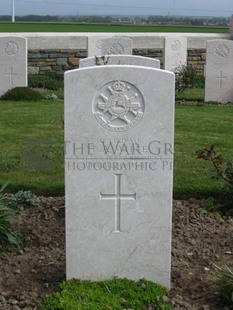 MONT HUON MILITARY CEMETERY, LE TREPORT - WHITE, T A