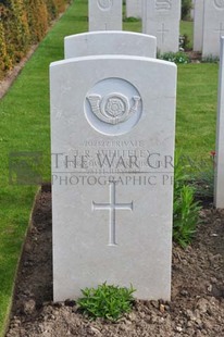 MONT HUON MILITARY CEMETERY, LE TREPORT - WHITELEY, J R