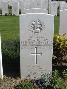 MONT HUON MILITARY CEMETERY, LE TREPORT - WHITELEY, JOHN WILLIAM