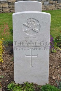 MONT HUON MILITARY CEMETERY, LE TREPORT - WHITWORTH, CECIL THOMPSON