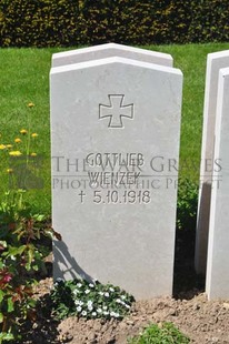 MONT HUON MILITARY CEMETERY, LE TREPORT - WIENZEK, GOTTLIEB