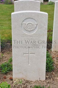 MONT HUON MILITARY CEMETERY, LE TREPORT - WILKES, T E