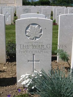 MONT HUON MILITARY CEMETERY, LE TREPORT - WILLIAMS, F J