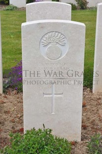 MONT HUON MILITARY CEMETERY, LE TREPORT - WILLIAMS, T