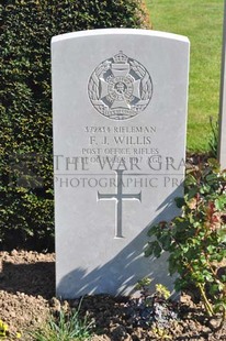 MONT HUON MILITARY CEMETERY, LE TREPORT - WILLIS, FREDERICK JAMES