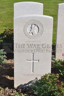 MONT HUON MILITARY CEMETERY, LE TREPORT - WILLSON, H E