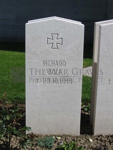 MONT HUON MILITARY CEMETERY, LE TREPORT - WOLF, RICHARD