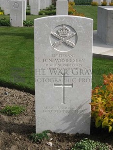 MONT HUON MILITARY CEMETERY, LE TREPORT - WOMERSLEY, DAVID NORMAN