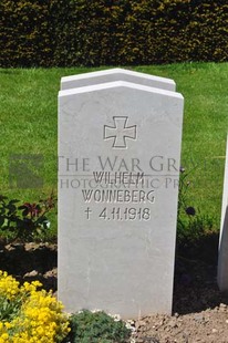 MONT HUON MILITARY CEMETERY, LE TREPORT - WONNEBERG, WILHELM