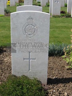 MONT HUON MILITARY CEMETERY, LE TREPORT - WOOD, FREDERICK