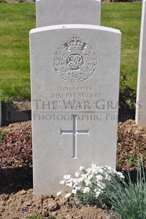 MONT HUON MILITARY CEMETERY, LE TREPORT - WOOD, JOSEPH