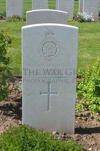 MONT HUON MILITARY CEMETERY, LE TREPORT - WOOD, J