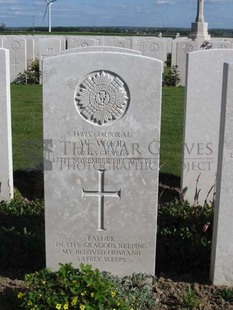 MONT HUON MILITARY CEMETERY, LE TREPORT - WOOD, W