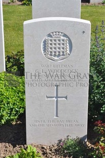 MONT HUON MILITARY CEMETERY, LE TREPORT - WOODCOCK, G L