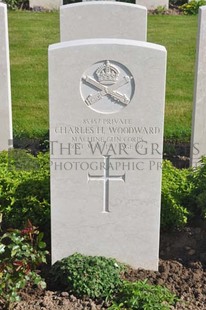 MONT HUON MILITARY CEMETERY, LE TREPORT - WOODWARD, CHARLES HENRY