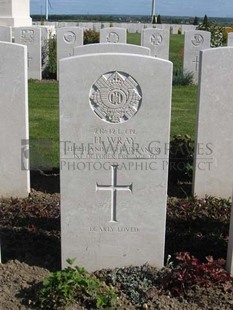 MONT HUON MILITARY CEMETERY, LE TREPORT - WRAY, HARRY