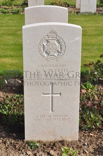 MONT HUON MILITARY CEMETERY, LE TREPORT - WYETH, ERNEST ALFRED