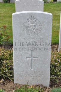 MONT HUON MILITARY CEMETERY, LE TREPORT - YOUNG, CHARLES