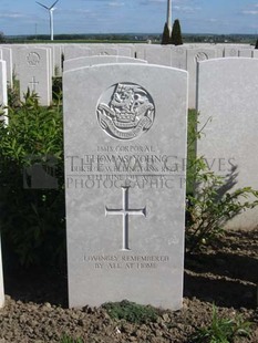 MONT HUON MILITARY CEMETERY, LE TREPORT - YOUNG, THOMAS