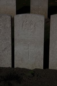 Lijssenthoek Military Cemetery - Angood, F