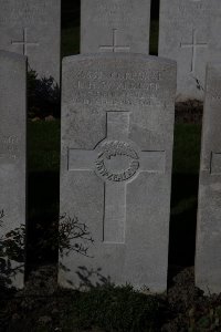 Lijssenthoek Military Cemetery - Armiger, Robert Henry Whitnall