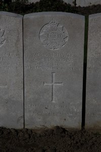 Lijssenthoek Military Cemetery - Armstrong, G