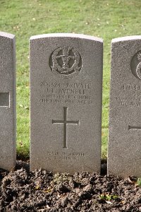 Lijssenthoek Military Cemetery - Avenell, John Louis