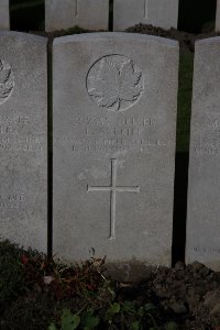 Lijssenthoek Military Cemetery - Averill, L