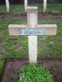 Lijssenthoek Military Cemetery - Averons, Rene