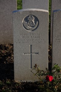 Lijssenthoek Military Cemetery - Baker, William Herbert