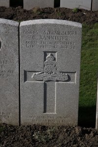 Lijssenthoek Military Cemetery - Bannister, Clifford