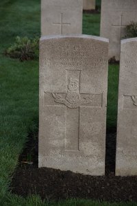 Lijssenthoek Military Cemetery - Barker, Enos