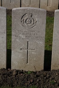 Lijssenthoek Military Cemetery - Barnes, Francis George