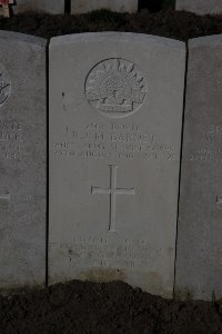 Lijssenthoek Military Cemetery - Barnet, Robert James MacGregor