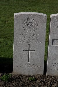 Lijssenthoek Military Cemetery - Bayfield, Basil Herbert
