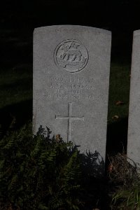 Lijssenthoek Military Cemetery - Bedford, James Sydney