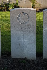 Lijssenthoek Military Cemetery - Bedford, T