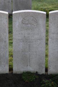 Lijssenthoek Military Cemetery - Bell, R