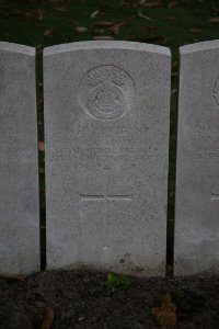 Lijssenthoek Military Cemetery - Bishop, T