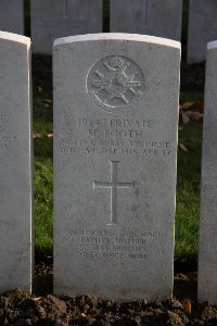 Lijssenthoek Military Cemetery - Booth, M