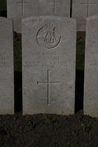 Lijssenthoek Military Cemetery - Booth, R