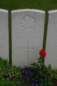 Dury Mill British Cemetery - Bourgeois, L D