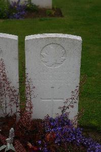 Dury Mill British Cemetery - Chiccony, T H