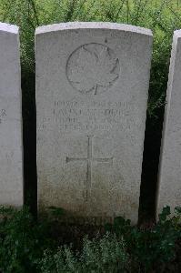 Dury Mill British Cemetery - Dube, Laureat